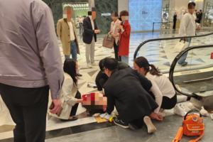[동네뉴스] 아이 맡기고 망설임 없이 질주…대구 백화점서 쓰러진 시민 살린 간호학과 교수