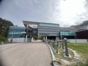 [걸어서 만나는 우리동네 문화유산] 논에서 뽑혀 하천에 버려진 돌…1천500년 역사를 깨우다