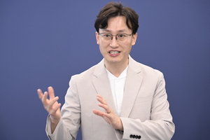 [주목! 이 기업] ‘이동’ 넘어 ‘자율 작업’으로...비정형 산업 현장 혁신하는 로보아이