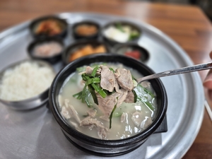 [맛나게 멋나게] 먹어도 먹어도 줄지 않는 고기 인심…동촌할매국밥
