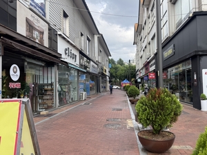 한때 서대구 대표 쇼핑거리 퀸스로드…공실 줄고 상권 재편 속도