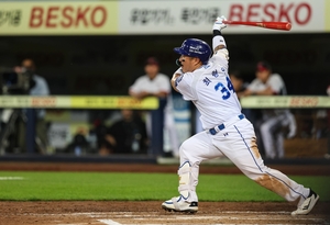 ‘KBO 최초 1800타점’ 삼성 라이온즈 최형우 “대기록 뿌듯하지만, 진짜 승부는 후반기부터”