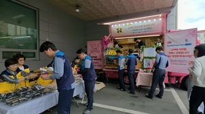 [동네뉴스] “고된 업무 잊게 한 시원한 응원” 동대구우체국에 핀 웃음꽃