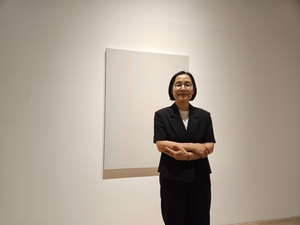 [갤러리에서] 삶의 기억을 겹겹이 쌓아 존재의 근원을 비추다…김미경 작가 개인전 ‘비추다/Mirrors Within’