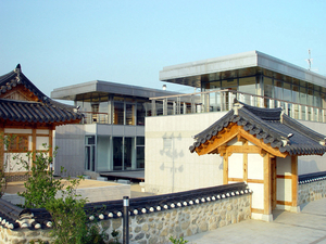[걸어서 만나는 우리동네 문화유산] 구상 시인의 20년이 남아 있는 곳, ‘칠곡 구상문학관’