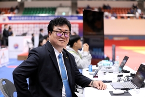 [주말 인터뷰] 경북 유일 유도 심판배심원 전광수, 오심 없는 매트 지킨다