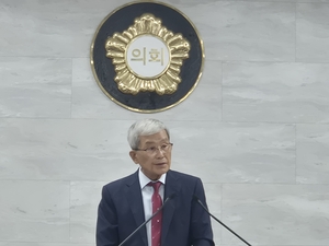 [주말 인터뷰] “정치 35년, 가장 미안한 사람은 아내”…울릉군의회 첫 5선 이철우 의장의 고백