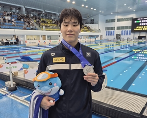 [전국체전 현장] 자유형 50m 은메달 지유찬 “살짝 아쉽지만 다시 금메달 도전할 것”