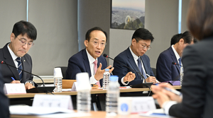 추미애 ‘소방 재정 빨대’ 논란 속 추경호 “소방관 처우개선 사업 발굴”