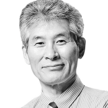 [강준만의 易地思之] 왜 `중도`를 위한 `밥그릇 싸움`은 없나