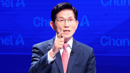 김문수 `尹탄핵 배신자` 강공에 한동훈 `보수 살렸다` 맞불