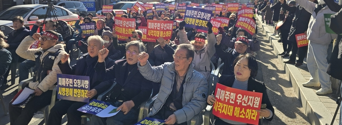 “우리 삶은 아직 잿더미 위에”…안동 산불 피해 주민들의 한파 속 외침