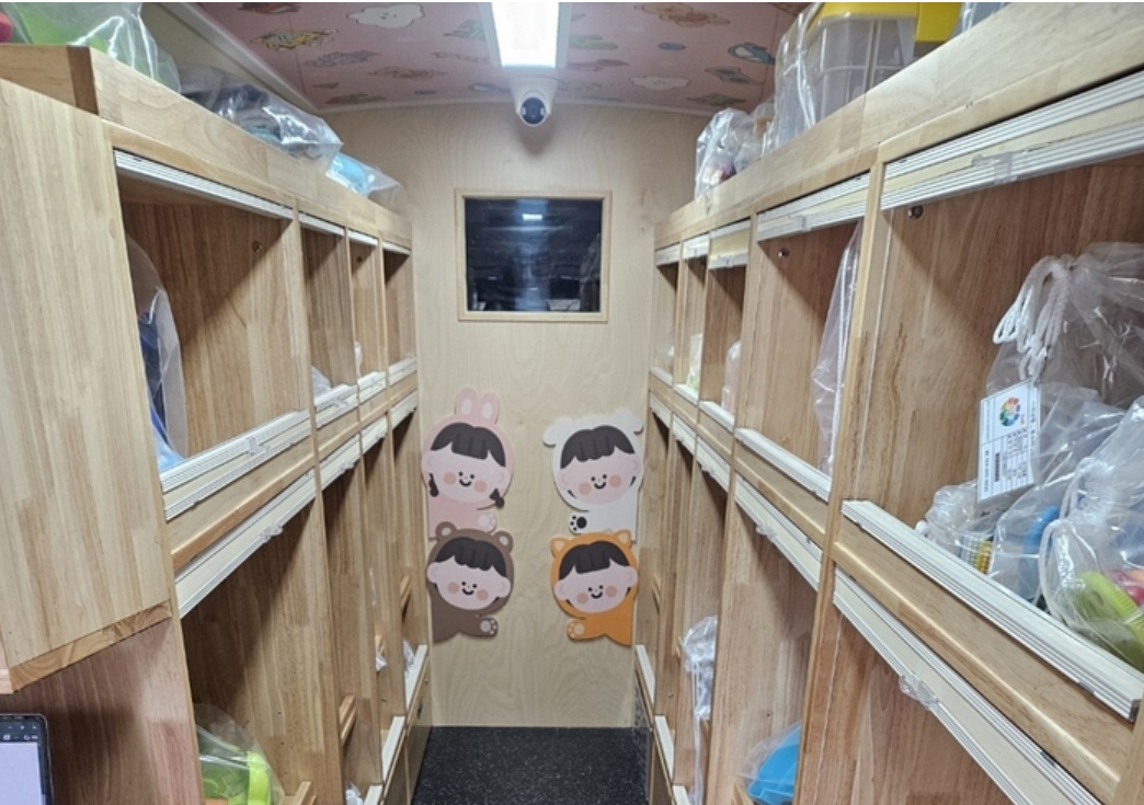 “산간 벽지에도 노란 동심으로 빵빵”...찾아가는 장난감도서관 차량