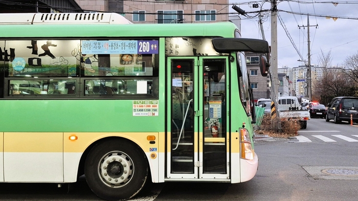 경주 시내버스 18세 이하 무료 시의회서 ‘제동’...경주거주 등 적용범위 쟁점