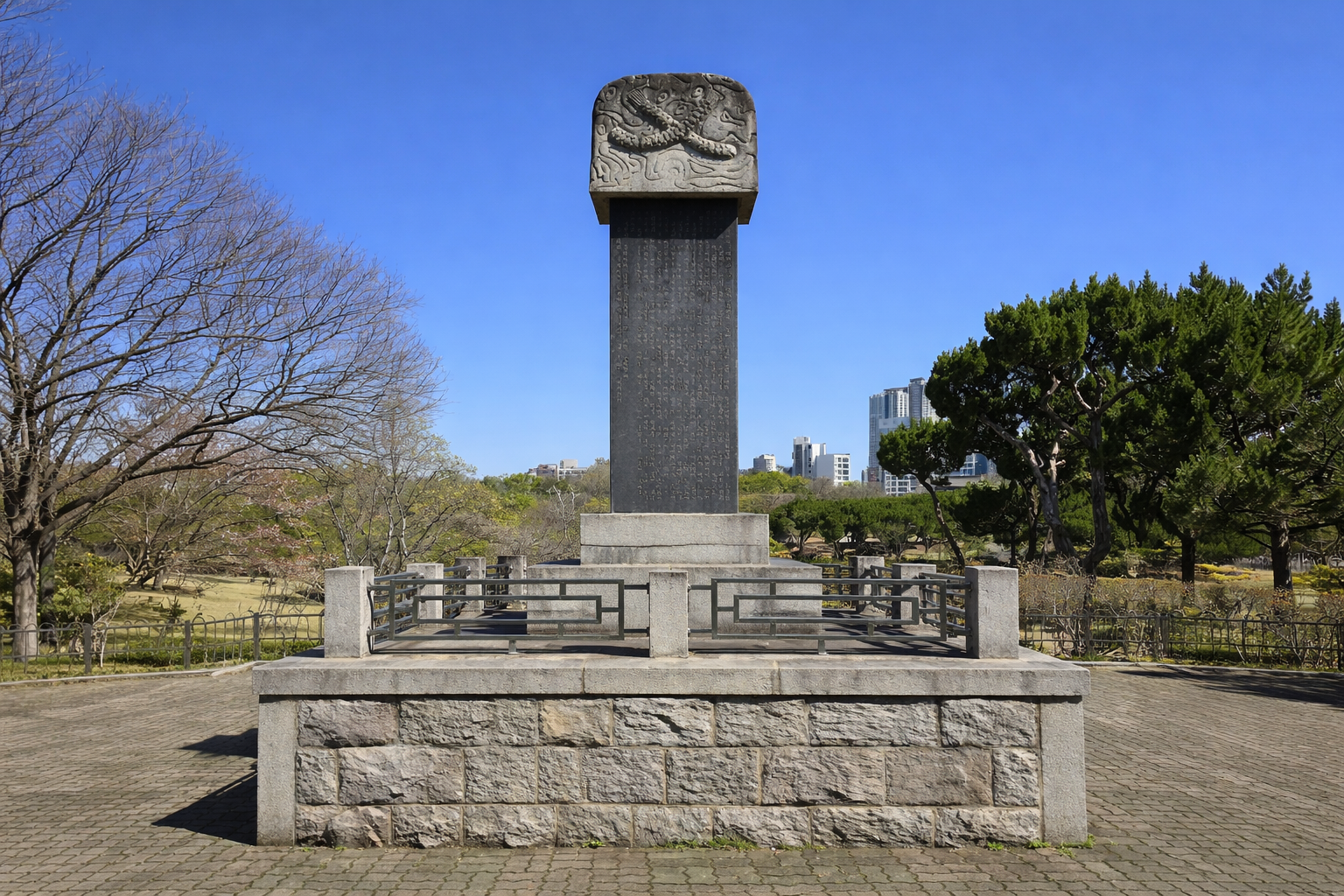 봄꽃 핀 달성공원 언덕 위, 쉽게 알 수 없는 기념비를 찾다