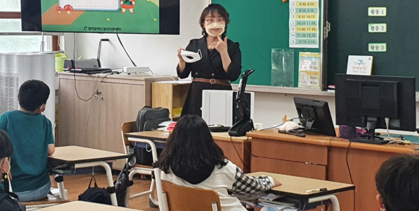 [심층기획] “특수교육 메카라더니”… 엄마는 교실서 ‘그림자 노동’